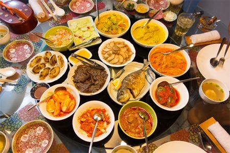Groupon - Rijsttafel bij Indonesisch restaurant Salatiga (vanaf € 19,99 / 2 pers.)