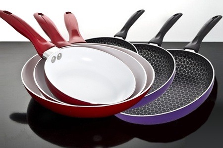 Groupon - Set keramische koekenpannen in paars en/of rood (vanaf € 29,95, gratis bezorging) Groupon - Set keramische koekenpannen in paars en/of rood (vanaf € 29,95, gratis bezorging)