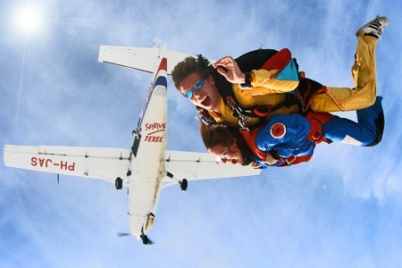 Groupon - Waardebon Naar Keuze Van Paracentrum Texel Voor Een Experiencepakket Met Parachutesprong, Foto-/filmreportage, Certificaat En T-shirt (Vanaf € 19) Groupon - Waardebon Naar Keuze Van Paracentrum Texel Voor Een Experiencepakket Met Parachutesprong, Foto-/filmreportage, Certificaat En T-shirt (Vanaf € 19)