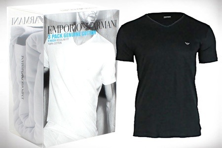 Groupon - Zwarte of witte Armani T-shirts met ronde kraag of V-kraag (gratis bezorgd) Groupon - Zwarte of witte Armani T-shirts met ronde kraag of V-kraag (gratis bezorgd)