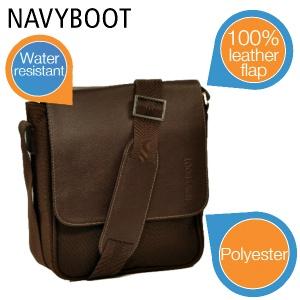 iBood Health & Beauty - Navyboot herentas met spat-waterdichte polyester flap, 2 extra opbergvakken en meer iBood Health & Beauty - Navyboot herentas met spat-waterdichte polyester flap, 2 extra opbergvakken en meer