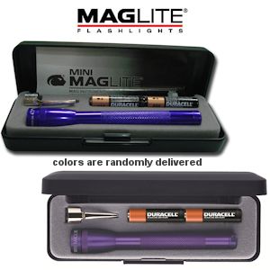 iBood - Maglite AAA Cell in Presentatie Box, Paars of Donker Blauw iBood - Maglite AAA Cell in Presentatie Box, Paars of Donker Blauw
