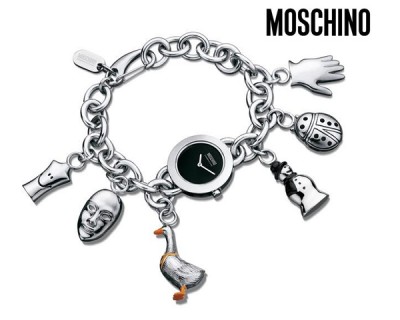 iChica - Een heel bijzonder sieraad voor aan je pols: Bedelarmband-Horloge van Moschino! iChica - Een heel bijzonder sieraad voor aan je pols: Bedelarmband-Horloge van Moschino!