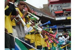 Nice Deals - Vuvuzela... Hét Zuid-afrikaans Blaasinstrument Nice Deals - Vuvuzela... Hét Zuid-afrikaans Blaasinstrument