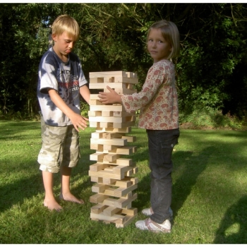 One Day Only - Grote houten buiten toren One Day Only - Grote houten buiten toren