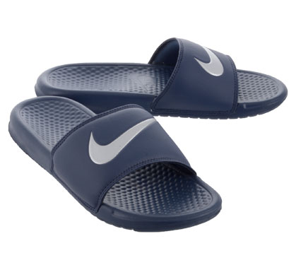 Plutosport - Nike Benassi Swoosh Slipper Heren Plutosport - Nike Benassi Swoosh Slipper Heren