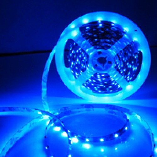 Super Dagdeal - RGB LED lichtstrip: maar liefst 5 meter lang en 300 LEDS Super Dagdeal - RGB LED lichtstrip: maar liefst 5 meter lang en 300 LEDS