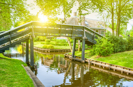 TravelBird - Ga er lekker tussenuit en verblijf 3 dagen vlakbij Giethoorn! Incl. boottocht, ontbijt en fietshuur voor €59,50 p.p.