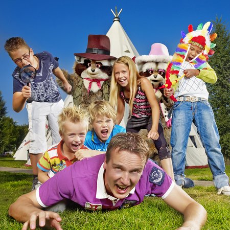 TravelBird - Knaller: Attractiepark Slagharen!, Verblijf 3 dagen in een 6-persoons Wigwam