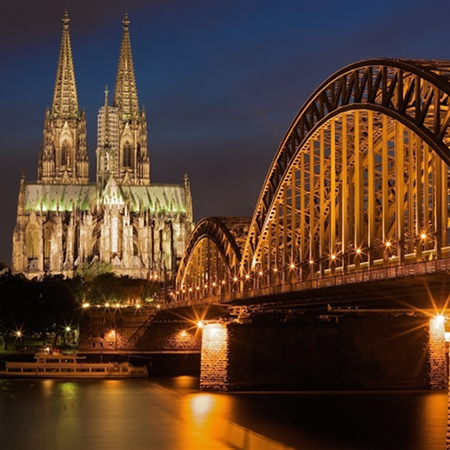 TravelBird - Luxe designhotel in Keulen Genieten in een modern 4-sterrenhotel TravelBird - Luxe designhotel in Keulen Genieten in een modern 4-sterrenhotel