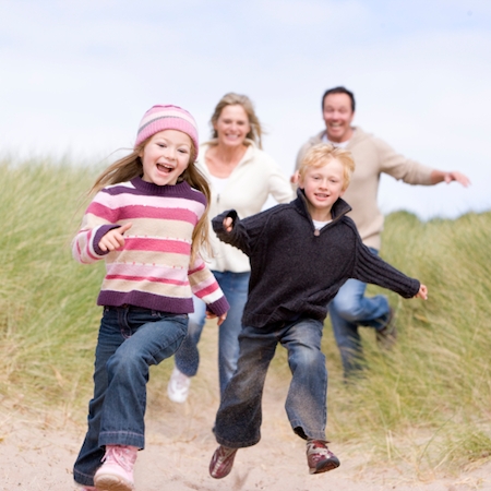 TravelBird - Niets is fijner dan met de familie op stap te gaan. Boek nu een weekend of midweek in Hof Domburg, Zeeland, vanaf €39,- per bungalow!