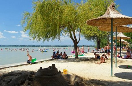 TravelBird - Pure vakantie en verwennerij aan het Hongaarse Balatonmeer: wellness, diners, wijn en meer vanaf slechts €274,- p.p. TravelBird - Pure vakantie en verwennerij aan het Hongaarse Balatonmeer: wellness, diners, wijn en meer vanaf slechts €274,- p.p.