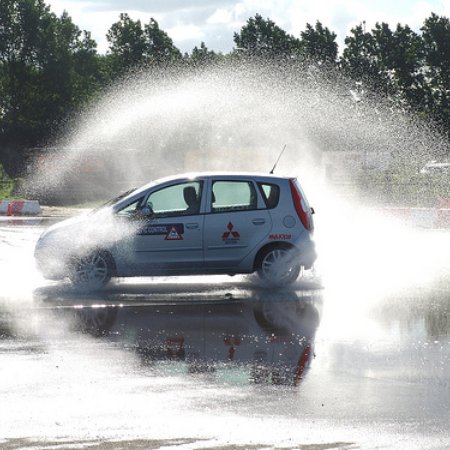 TravelBird - Safety-arrangement: Slippen! Slipcursus en ongevalsimulator! TravelBird - Safety-arrangement: Slippen! Slipcursus en ongevalsimulator!