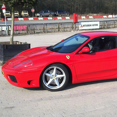 TravelBird - Scheuren in een Ferrari Jongensdromen komen uit!