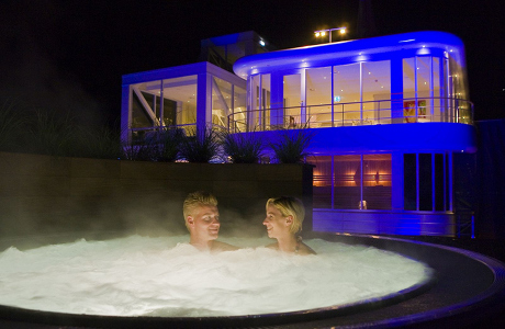 TravelBird - Unieke actie: relaxen op de Wellnessboot inclusief 2 nachten in een gloednieuw 4-sterrenhotel. Nu voor slechts €69,- p.p. (51% korting!) TravelBird - Unieke actie: relaxen op de Wellnessboot inclusief 2 nachten in een gloednieuw 4-sterrenhotel. Nu voor slechts €69,- p.p. (51% korting!)