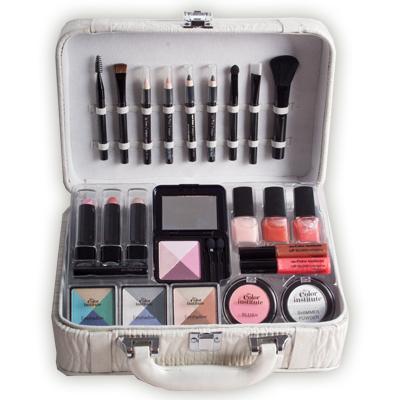 Waat? - 24-delige make-up set in handige reiskoffer Waat? - 24-delige make-up set in handige reiskoffer