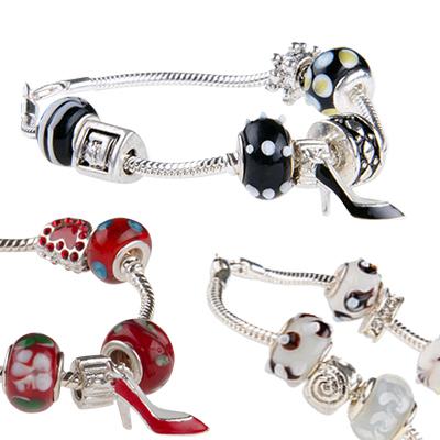 Waat? - Schitterende verzilverde bedelarmbanden inclusief zeven prachtige bedels (keuze uit 4 modellen!) Waat? - Schitterende verzilverde bedelarmbanden inclusief zeven prachtige bedels (keuze uit 4 modellen!)