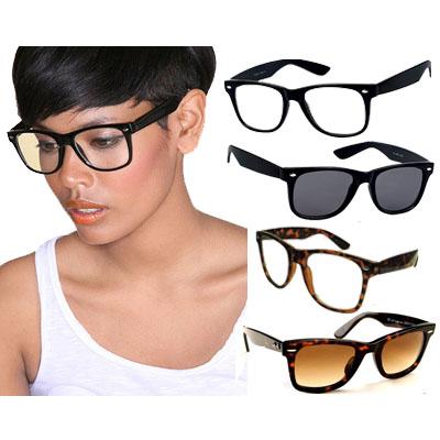 Waat? - Wayfarer nerd en/ of zonnebril (Wissel af en kies je eigen set van 2 stuks!) Waat? - Wayfarer nerd en/ of zonnebril (Wissel af en kies je eigen set van 2 stuks!)