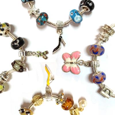 Waat? - Zilveren bedelarmbanden inclusief 6 prachtige verzilverde bedels Waat? - Zilveren bedelarmbanden inclusief 6 prachtige verzilverde bedels