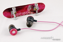 Week op Week - I-mego Roller Earphones-yellow, Blue Of Pink Met Finger Skateboard